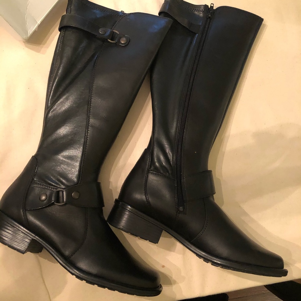 Rieker Boots NWOT Black